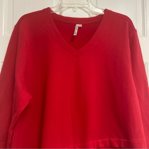 Lulu-B Red Top XL V Neck Asymmetrical Button accent Blouse - Picture 2 of 11